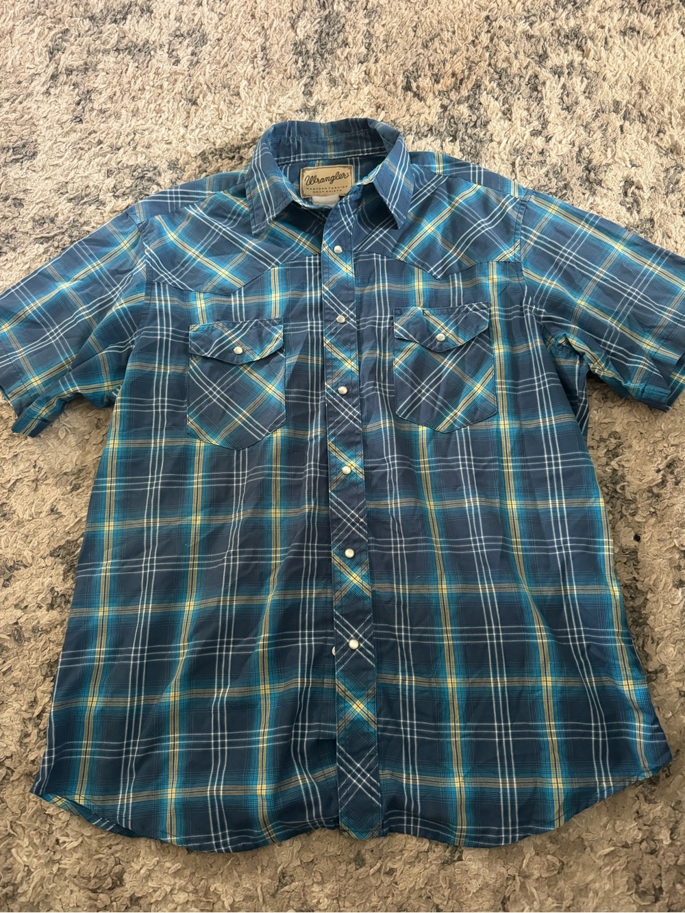 Vintage Wrangler Men’s Blue Plaid Short-Sleeve pearl snap Western Shirt